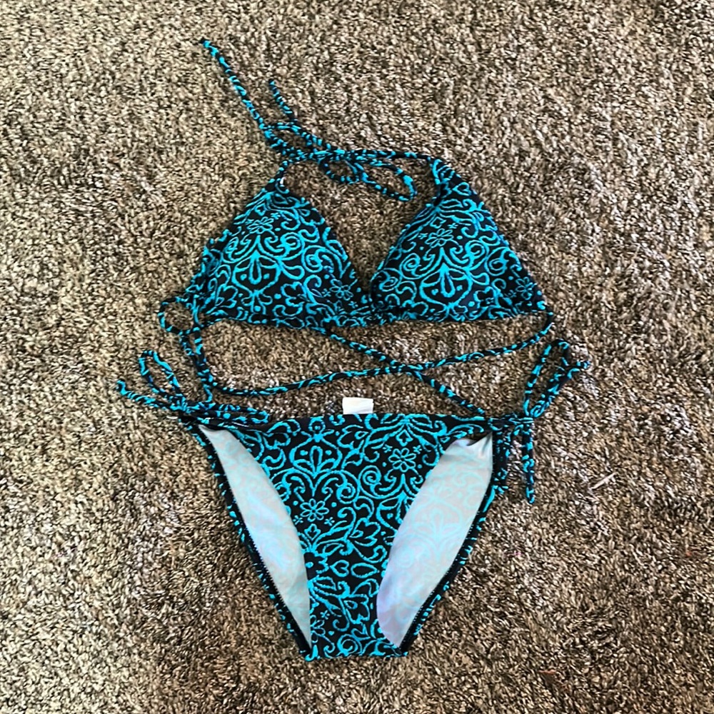 Black and blue bikini set